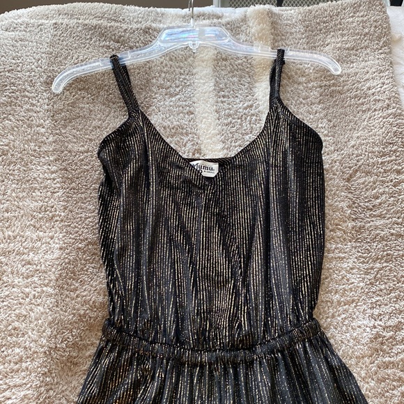 Show me your mumu black and gold velvet jumpsuit - Picture 5 of 5